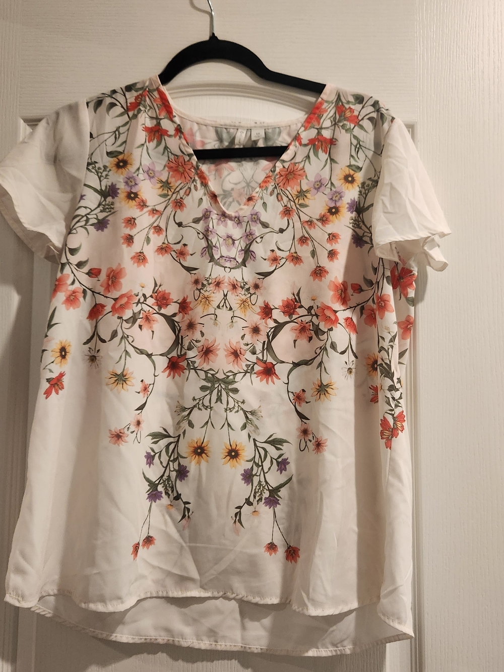 Cato White V-Neck Floral Short Sleeve Blouse M Euc